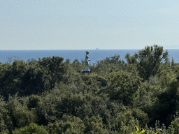 Statue at the Atatürk Kültür Park, with a view on the Gulf of Antalya