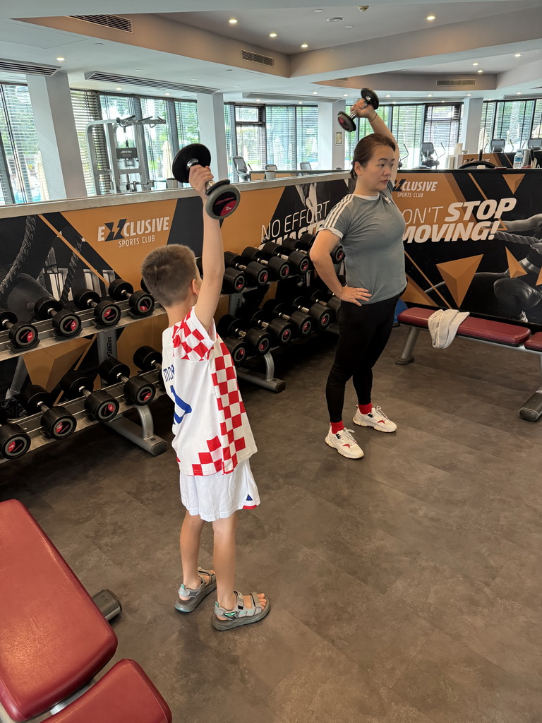 Miaomiao and Max doing sports at the Gym at the lower floor of the Rixos Downtown Antalya hotel