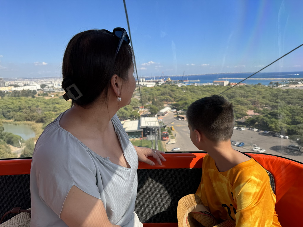Miaomiao and Max at the Tünektepe Teleferik Tesisleri cable car, with a view on the lower station at the Antalya Kemer Yolu road, the city center, the Gulf of Antalya and the Setur Antalya Marina