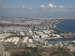 The west side of the city, the city center, the Gulf of Antalya and the Setur Antalya Marina, viewed from the Tünektepe Teleferik Tesisleri cable car