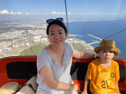 Miaomiao and Max at the Tünektepe Teleferik Tesisleri cable car, with a view on the city center, the Gulf of Antalya and the Setur Antalya Marina