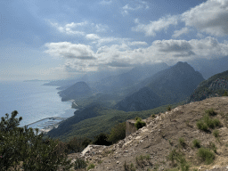 The Gulf of Antalya, the Balikçi Barinagi fishing shelter and the hills on the southwest side of the Tünek Tepe hill, viewed from the Tünektepe Teleferik Tesisleri upper station