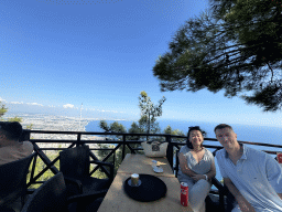 Tim and Miaomiao at the terrace of the bar at the Tünektepe Teleferik Tesisleri upper station at the Tünek Tepe hill, with a view on the west side of the city, the city center and the Gulf of Antalya