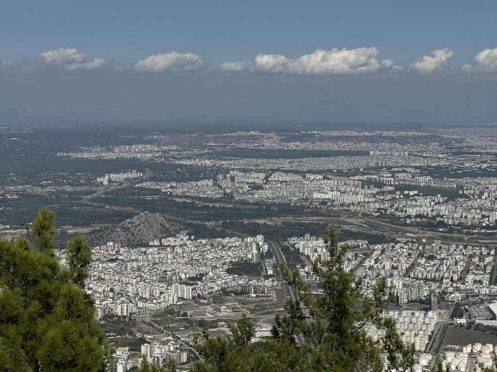 The west side of the city, viewed from the Tünektepe Teleferik Tesisleri upper station at the Tünek Tepe hill