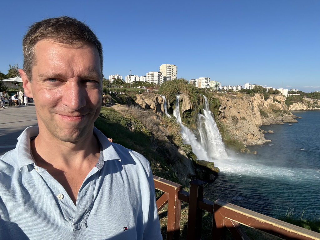 Tim at the Düden Park, with a view on the Lower Düden Waterfalls