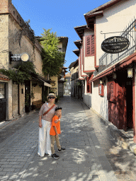 Miaomiao and Max at the Yeni Kapi Sokak alley