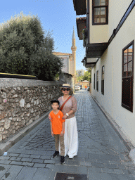Miaomiao and Max at the Kurtulus Sokak alley, with a view on the minaret of the Sultan Alaaddin Camii mosque