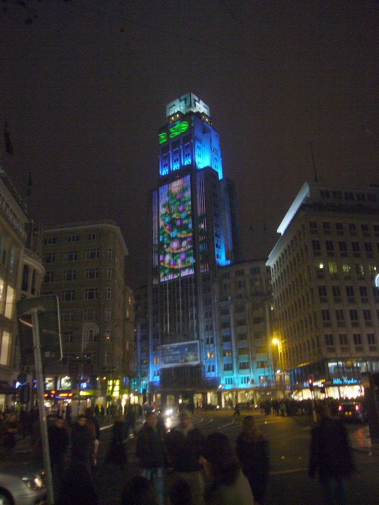 The Meirbrug square with the Boerentoren tower, by night