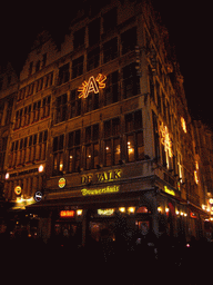 Front of the De Valk restaurant at the Grote Markt square, by night