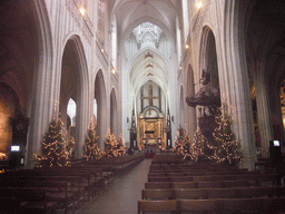 Nave, pulpit and apse of the Cathedral of Our Lady