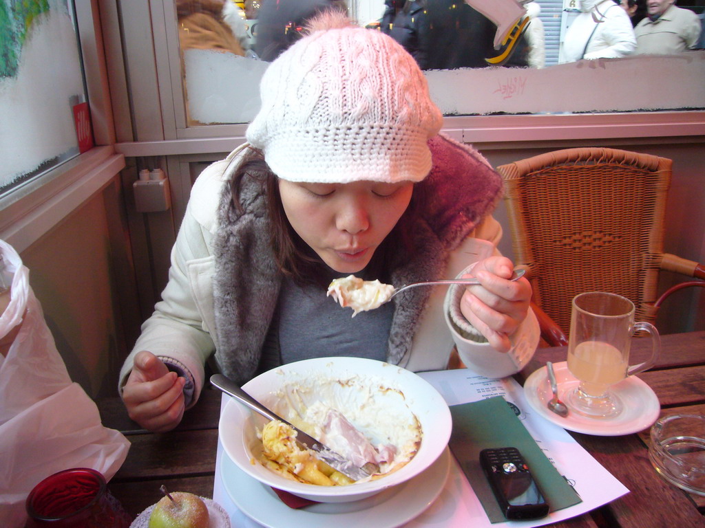 Miaomiao having dinner at the Grote Markt square
