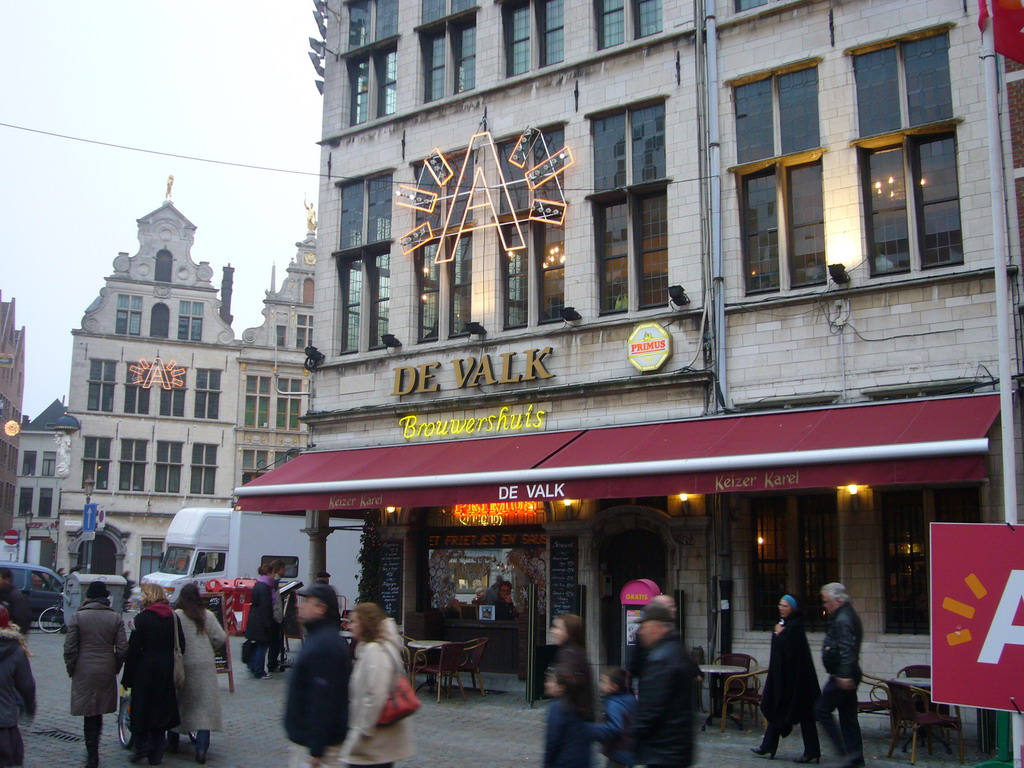 Front of the De Valk restaurant at the Grote Markt square