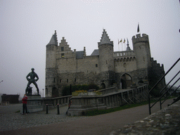 antwerp_1_073 - 175 kb - 1024x768 - The Lange Wapper statue and the Het Steen castle at the Steenplein square The Lange Wapper statue and the Het Steen castle at the Steenplein square