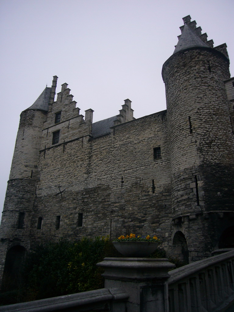 Front of the Het Steen castle at the Steenplein square
