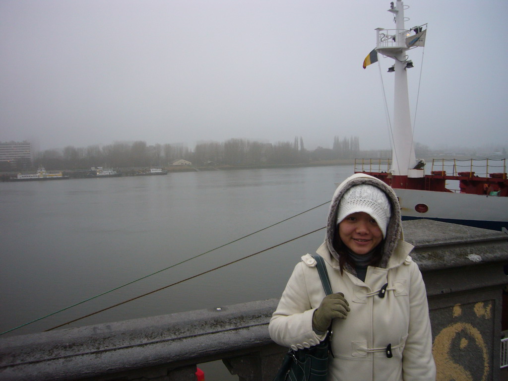 Miaomiao at the west side of the Het Steen castle, with a view on the Scheldt river