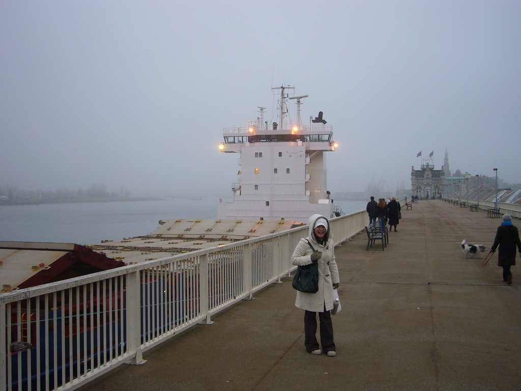 Miaomiao at the shore of the Scheldt river at the north side of the Het Steen castle