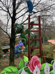 Lizard and bird decorations of the Alice in Wonderland Light Festival at the Antwerp Zoo