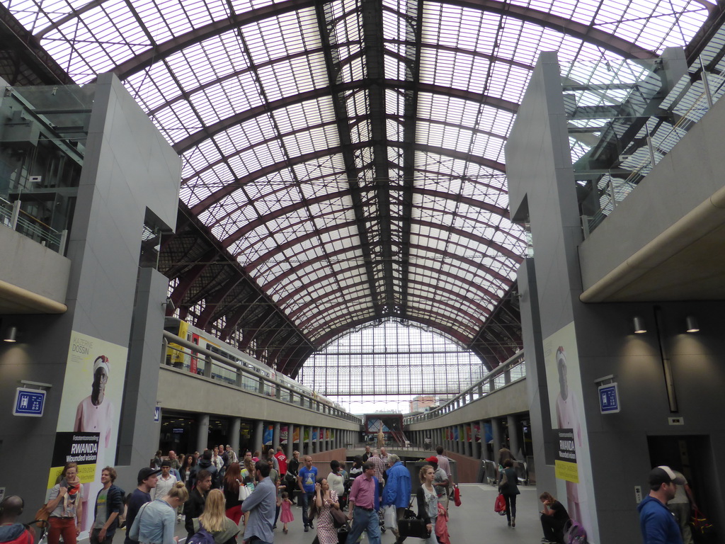 Platform hall of the Antwerp Central Railway Station