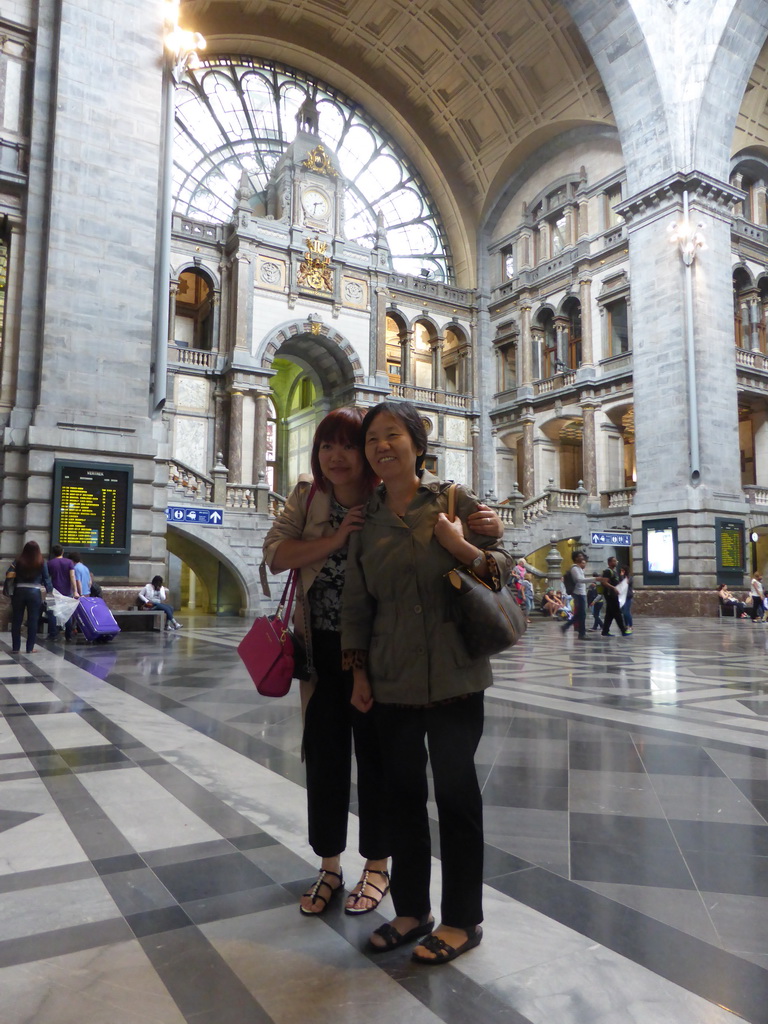 Miaomiao and her mother at the main hall of the Antwerp Central Railway Station