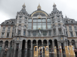 Miaomiao and her mother at the north side of the Antwerp Central Railway Station at the Koningin Astridplein square