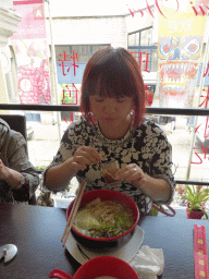 Miaomiao having lunch at Noodle Bar Bai Wei at the Van Wesenbekestraat street