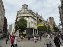 Back side of the statue of Antoon van Dyck, the Jezusstraat street and the Leysstraat street