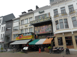 Restaurants and pubs at the square at the crossing of the Statiestraat street and the Breydelstraat street