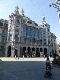 Miaomiao and Max in front of the Antwerp Central Railway Station at the Koningin Astridplein square