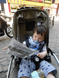 Max at the Van Wesenbekestraat street