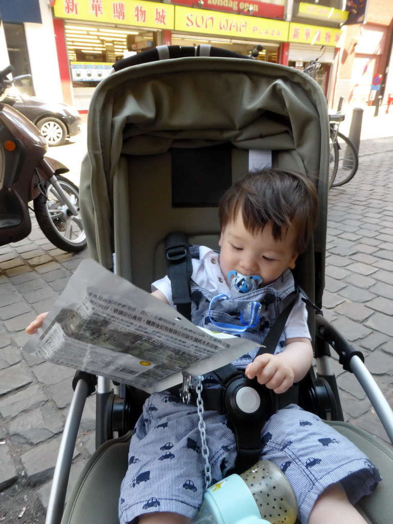 Max at the Van Wesenbekestraat street