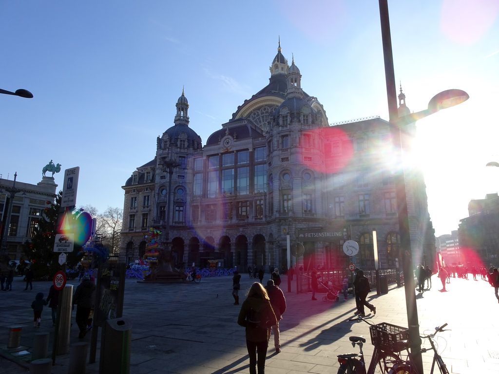 The Koningin Astridplein square with the front of the Antwerpen-Centraal railway station and China Light statues