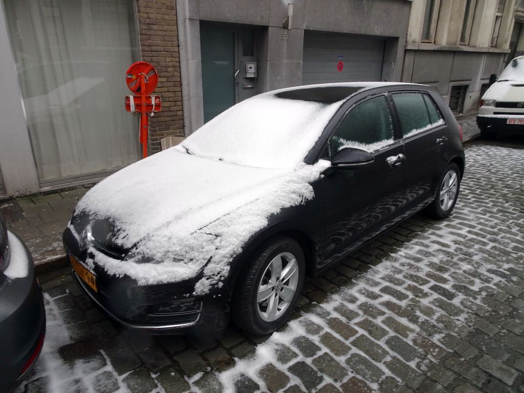 Our car covered in snow at the Charlottalei street