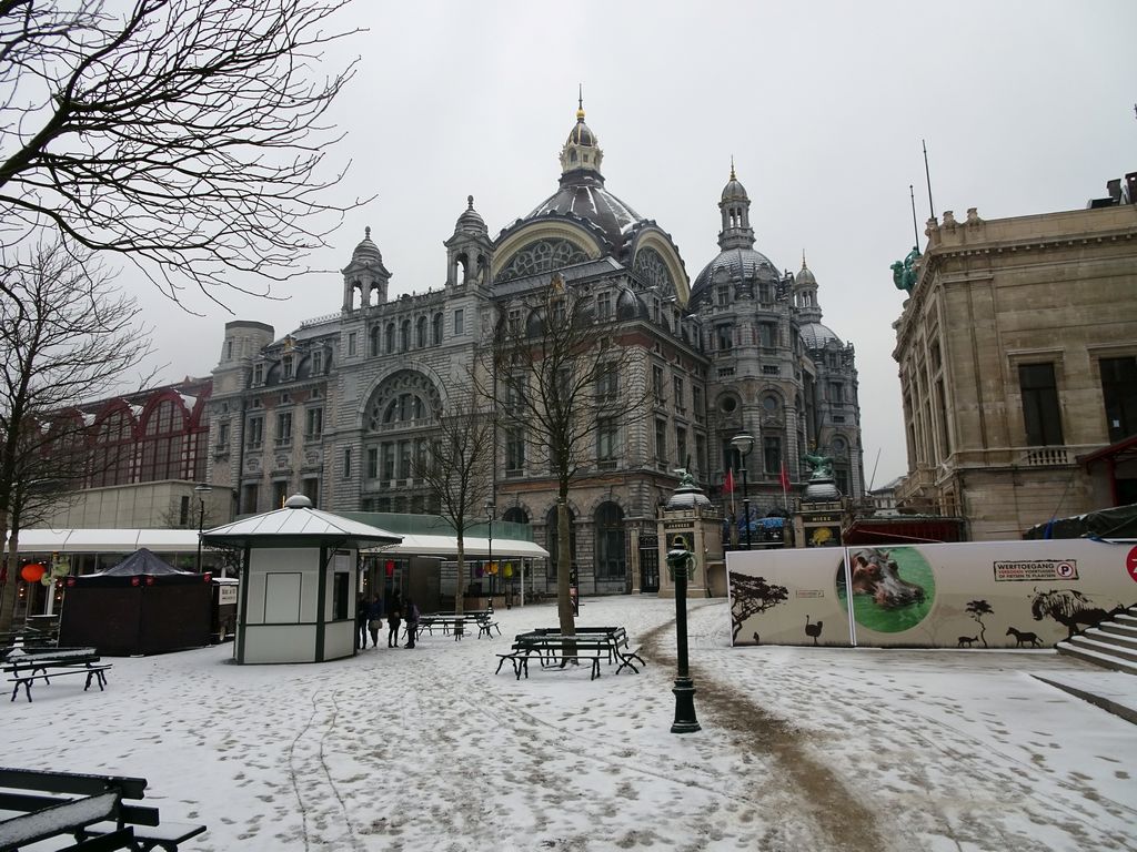 Northeast side of the Antwerpen-Centraal railway station, viewed from the Flamingo Square at the Antwerp Zoo