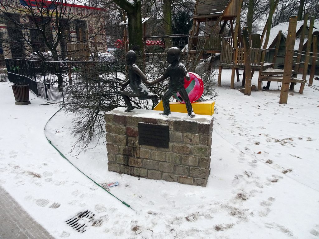 Statue of Spike and Suzy (Suske en Wiske) at the Antwerp Zoo