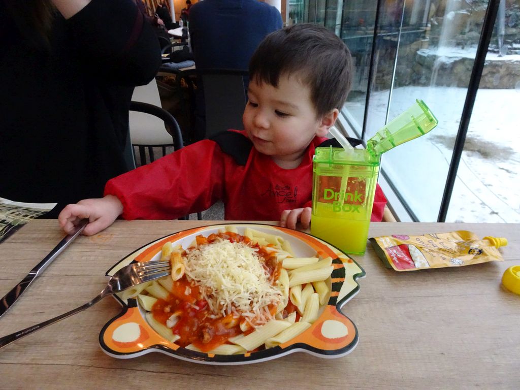 Max having lunch at the Savanne Restaurant at the Antwerp Zoo