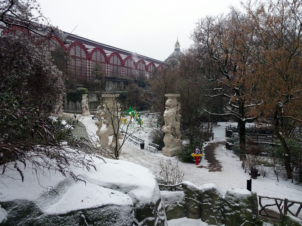 The Antwerp Zoo and the east side of the Antwerpen-Centraal railway station