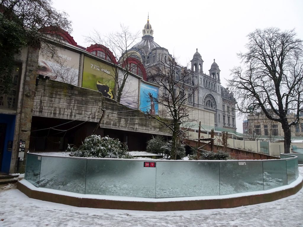 The Antwerp Zoo and the east side of the Antwerpen-Centraal railway station