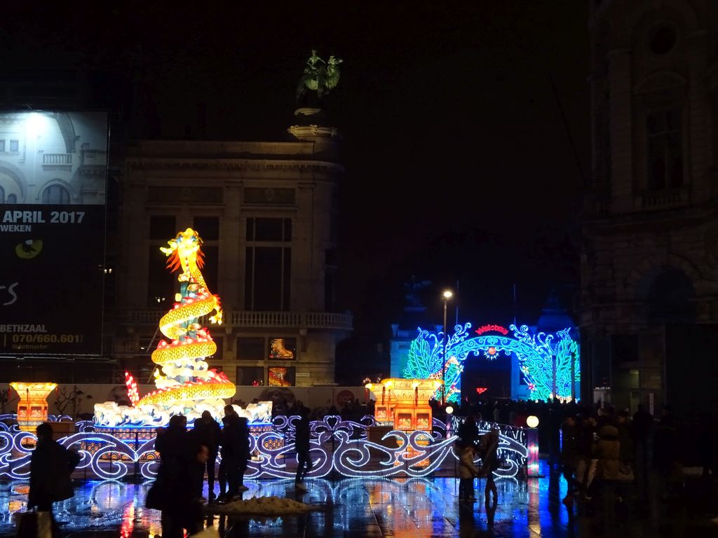 The Koningin Astridplein square with the entrance to the Antwerp Zoo and China Light statues, by night