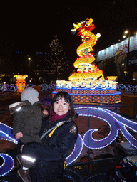 Miaomiao and Max with the China Light Dragon statue and christmas tree at the Koningin Astridplein square, by night