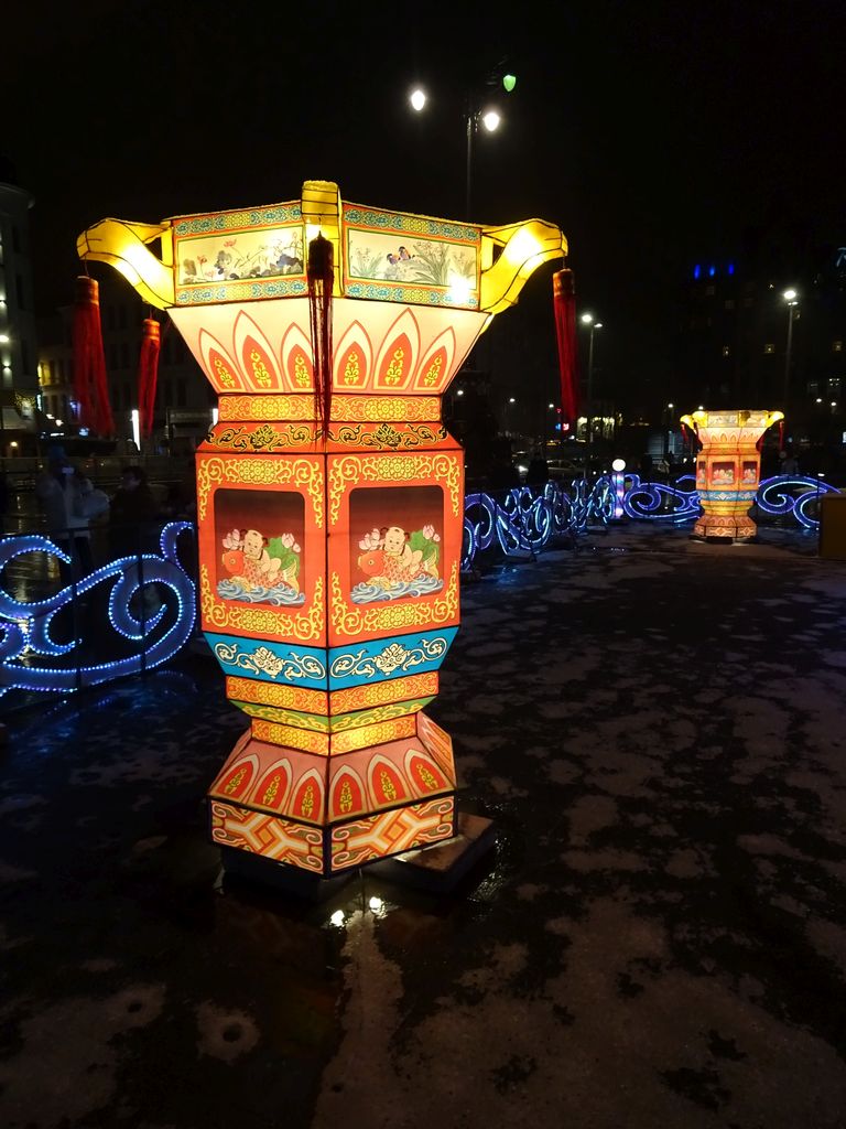 China Light statues at the Koningin Astridplein square, by night