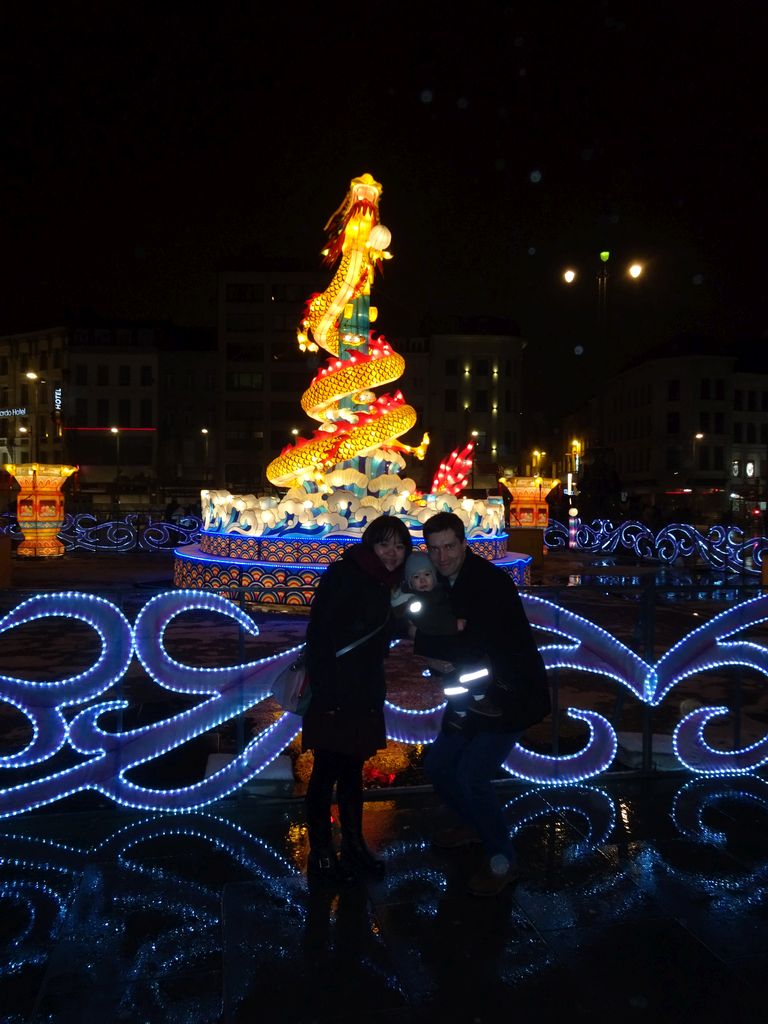 Tim, Miaomiao and Max at the China Light Dragon statue at the Koningin Astridplein square, by night