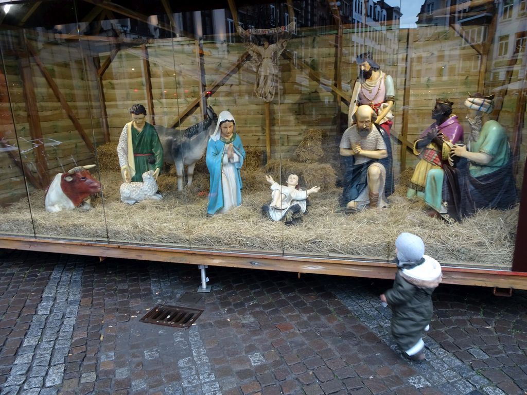 Max with the Nativity of Jesus at the Handschoenmarkt square