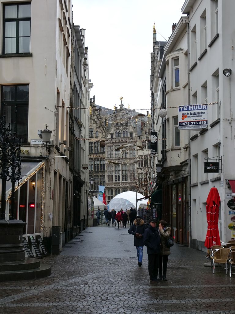 The Maalderijstraat street and the Grote Markt square, viewed from the Handschoenmarkt square