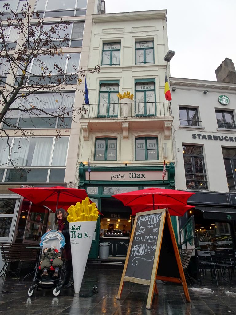 Miaomiao and Max in front of the Fritkot Max restaurant at the Groenplaats square