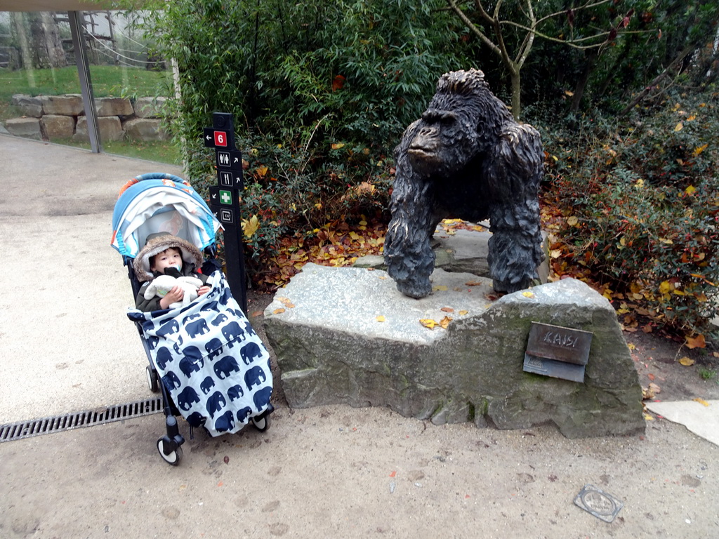 Max with a statue of Gorilla Kaisi at the exterior of the Primate Building at the Antwerp Zoo