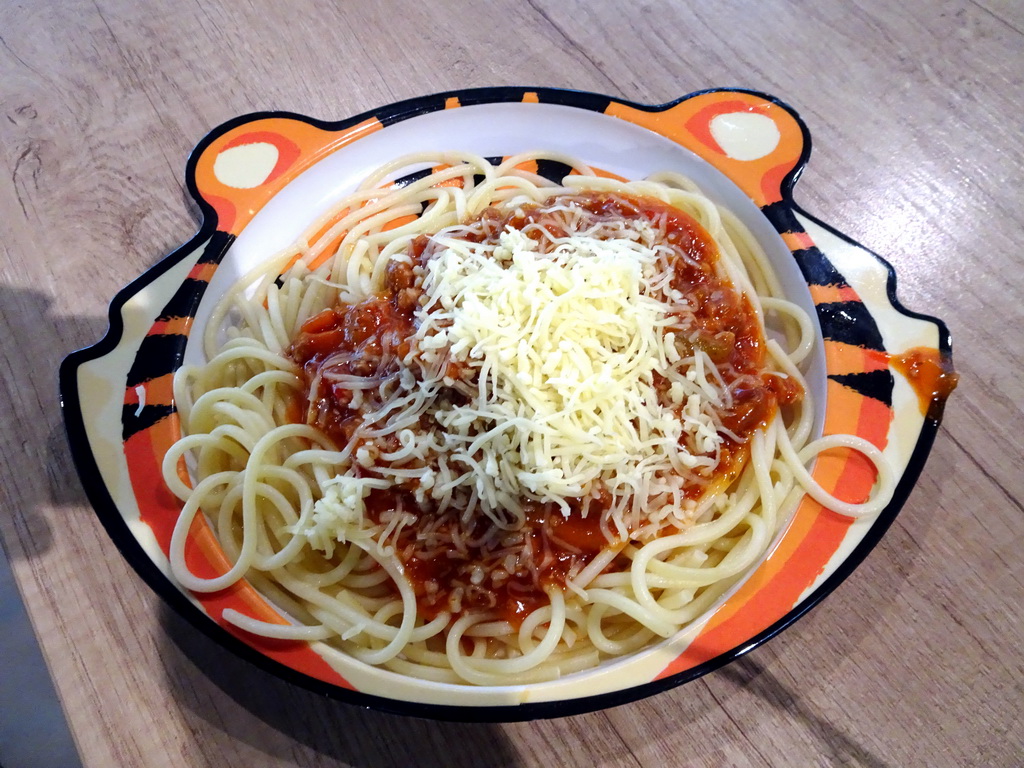 Spaghetti at the Savanne Restaurant at the Antwerp Zoo