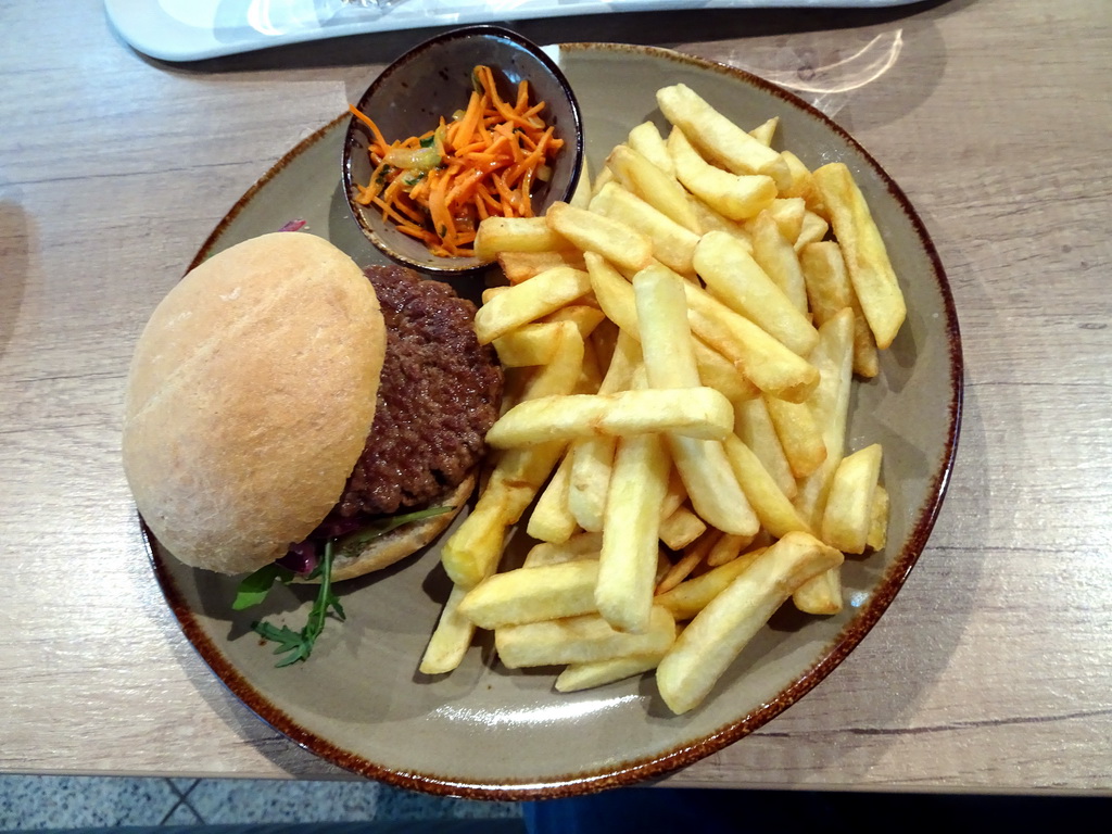 Hamburger and fries at the Savanne Restaurant at the Antwerp Zoo