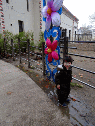 Max in front of the Egyptian Temple at the Antwerp Zoo