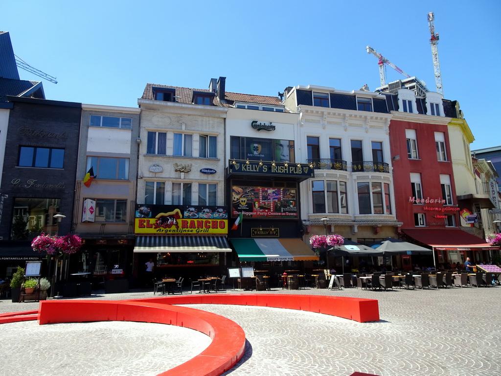 Restaurants and pubs at the square at the crossing of the Statiestraat street and the Breydelstraat street