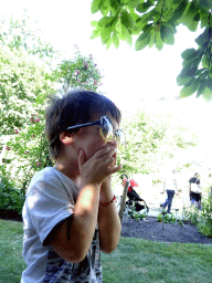 Max with sunglasses at the Den Botaniek botanical garden